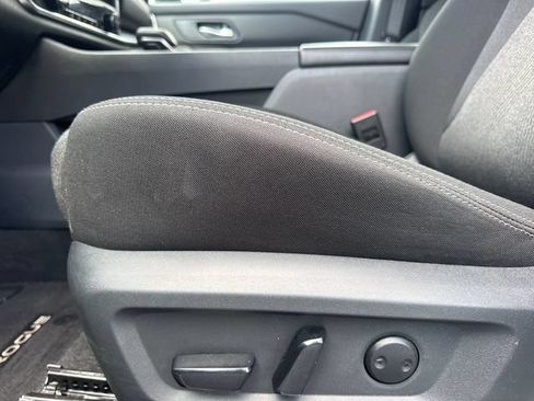Used 2025 Nissan Rogue SV FWD image 14