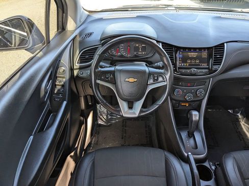 Certified 2022 Chevrolet Trax LT w/ Midnight Edition image 15