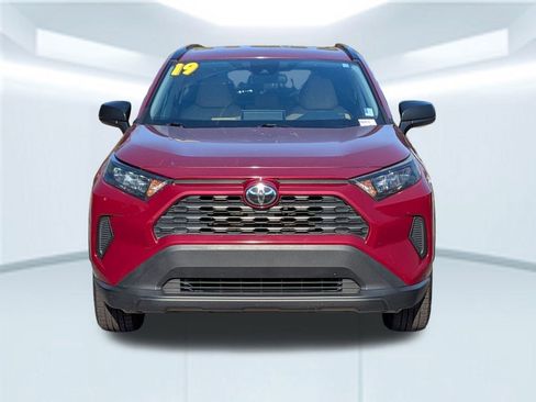 Used 2019 Toyota RAV4 LE image 10