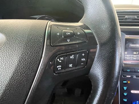 Used 2016 Ford Explorer Limited image 19
