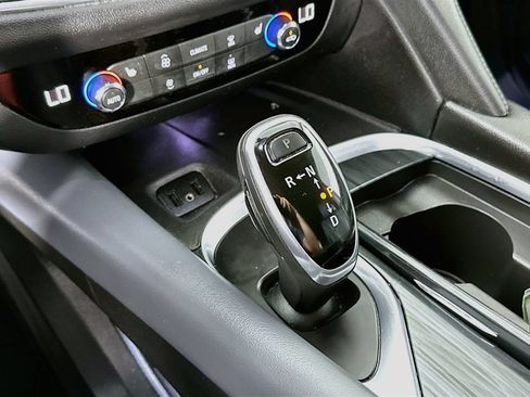 Used 2019 Buick Enclave Essence AWD/4WD image 22