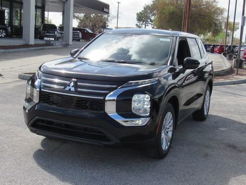 New 2026 Mitsubishi Outlander ES FWD image 7