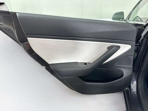 Used 2019 Tesla Model 3 Standard Range image 25