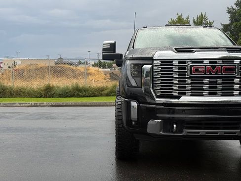 Used 2024 GMC Sierra 3500 Denali w/ Denali Reserve Package AWD/4WD image 4