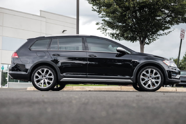 Used 2019 Volkswagen Golf Alltrack SE AWD/4WD image 14