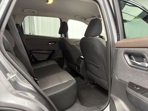 Used 2023 Nissan Rogue SV AWD/4WD image 11
