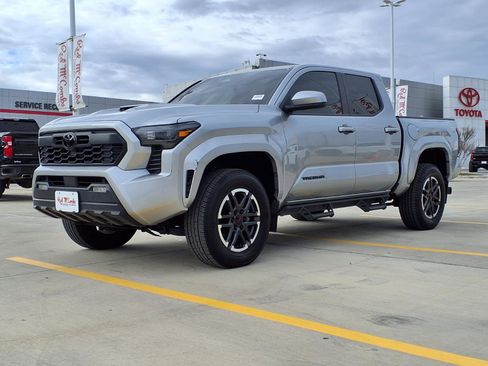 Used 2024 Toyota Tacoma TRD Sport image 1