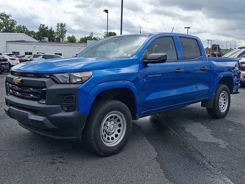 Used 2023 Chevrolet Colorado W/T w/ Advanced Trailering Package AWD/4WD image 3