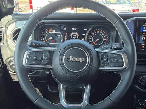 Used 2025 Jeep Wrangler Unlimited Sahara AWD/4WD image 26