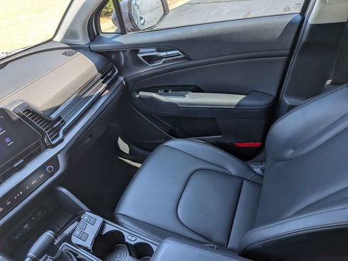Used 2025 Kia Sportage EX FWD image 17