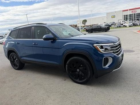 New 2026 Volkswagen Atlas SE image 7