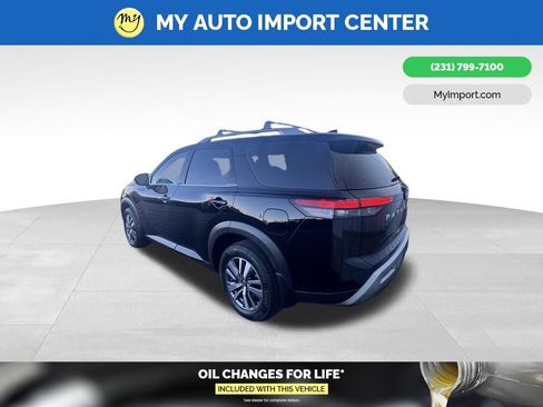 Used 2024 Nissan Pathfinder SL AWD/4WD image 4