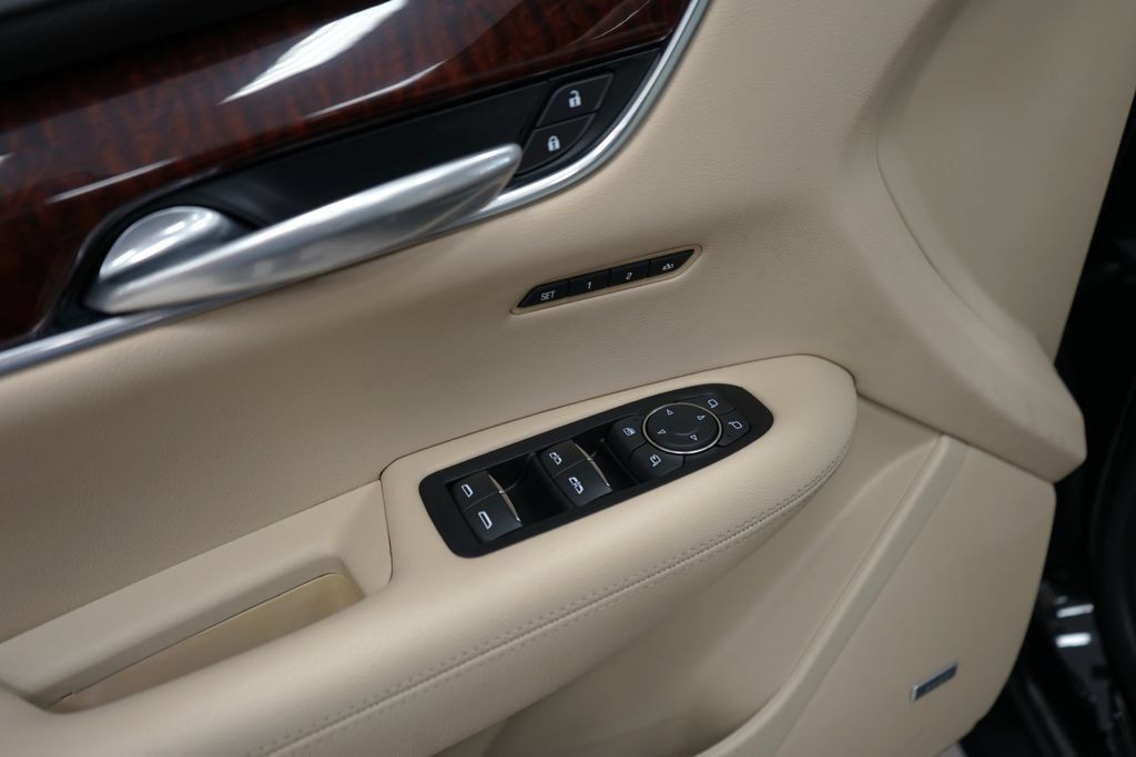 Used 2018 Cadillac XT5 Luxury AWD/4WD image 24