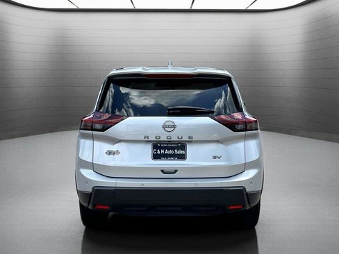 Used 2024 Nissan Rogue SV FWD image 8