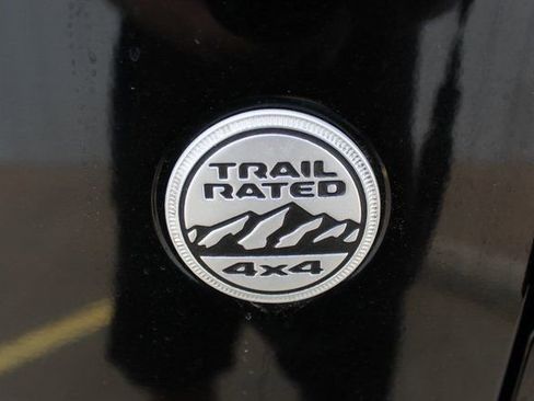 Used 2020 Jeep Wrangler Unlimited Sahara image 21