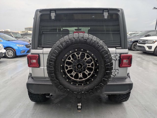 Used 2019 Jeep Wrangler Unlimited Sahara AWD/4WD image 4