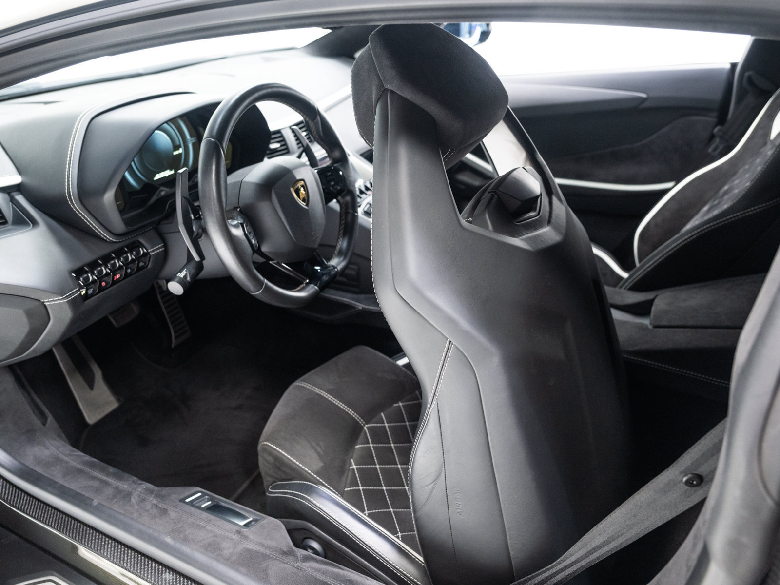 Used 2018 Lamborghini Aventador S AWD/4WD image 40