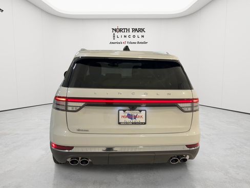 New 2026 Lincoln Aviator 2WD image 4
