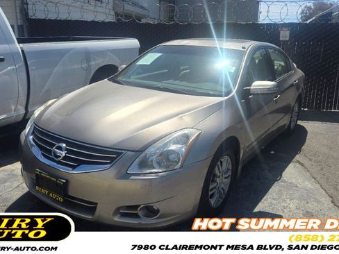 Used 2011 Nissan Altima 2.5 SL w/ Technology Pkg FWD image 1