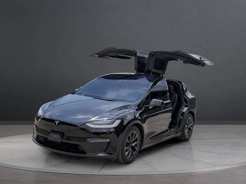 Used 2023 Tesla Model X AWD/4WD image 2