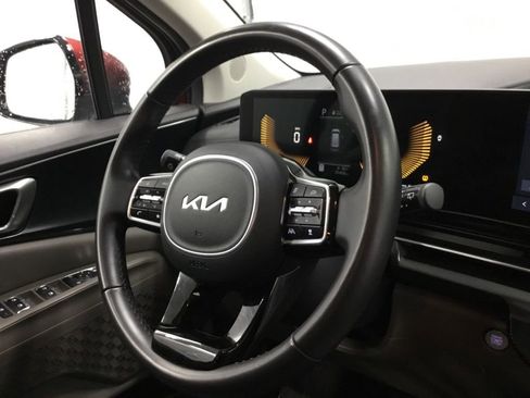 Used 2025 Kia Carnival FWD image 29