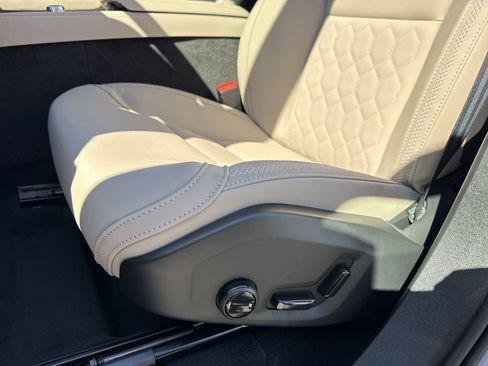 New 2026 Volvo XC90 B6 Plus w/ Protection Package Premier image 11