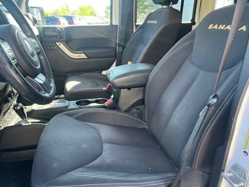 Used 2014 Jeep Wrangler Unlimited Sahara w/ Dual Top Group AWD/4WD image 19