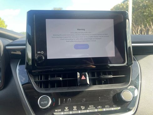 Used 2024 Toyota Corolla LE FWD image 4