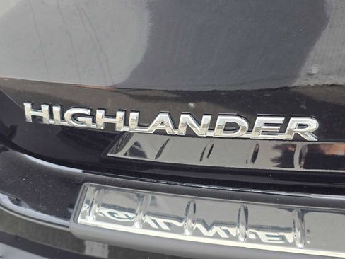 Used 2016 Toyota Highlander Plus AWD/4WD image 5