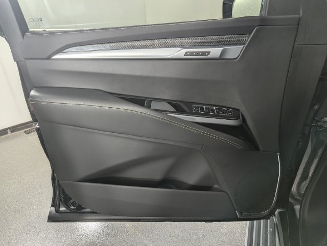 Used 2026 Cadillac Escalade V w/ LPO, ONYX Package AWD/4WD image 9