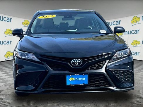 Used 2022 Toyota Camry SE image 2