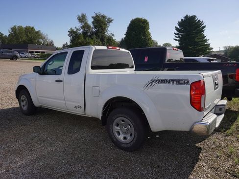 Used 2013 Nissan Frontier S RWD image 5