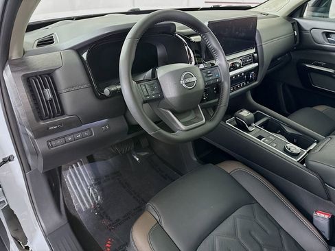 Certified 2026 Nissan Pathfinder Platinum w/ Lighting Package AWD/4WD image 18