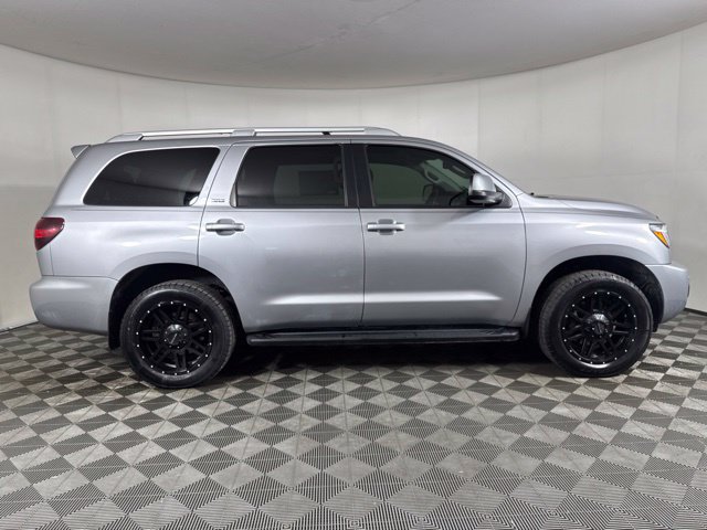 Used 2019 Toyota Sequoia SR5 AWD/4WD image 2