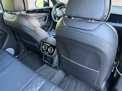 Used 2020 Bentley Bentayga image 28