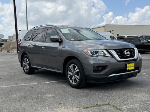 Used 2020 Nissan Pathfinder S image 2