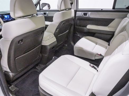 Used 2025 Hyundai Santa Fe Calligraphy image 11