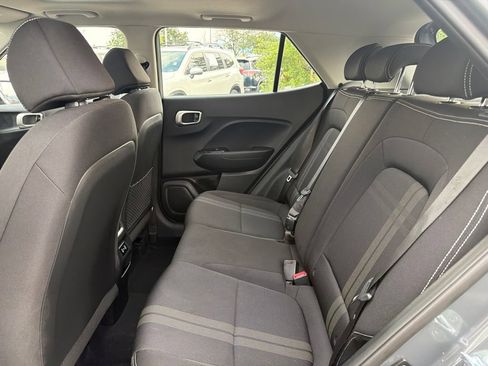 Used 2025 Hyundai Venue SEL FWD image 18