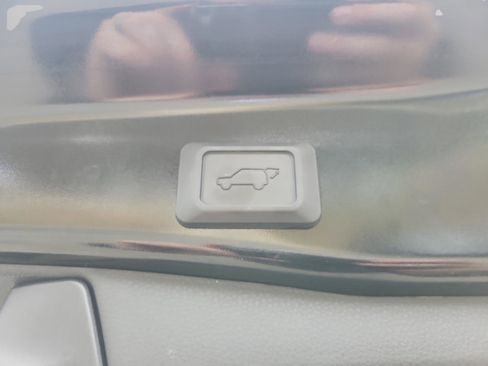 Used 2023 Toyota RAV4 XLE Premium image 14