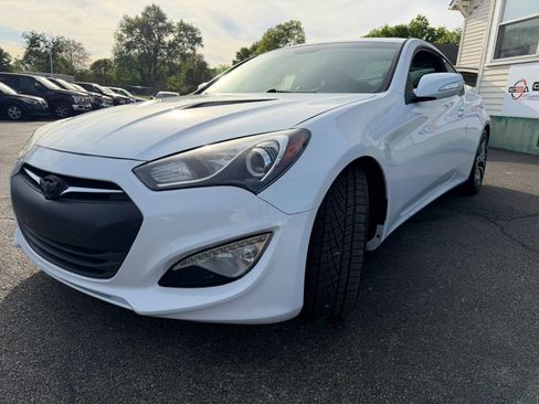 Used 2015 Hyundai Genesis 3.8 RWD image 9