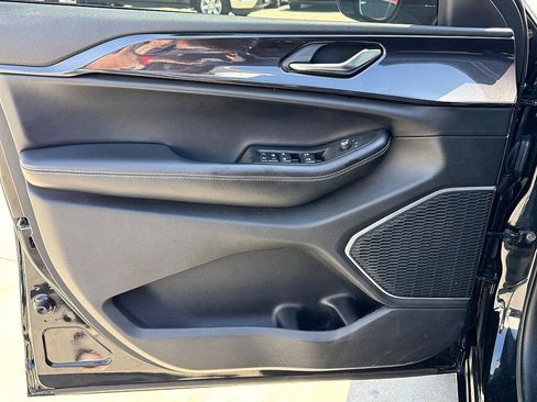 Used 2021 Jeep Grand Cherokee L Laredo image 19