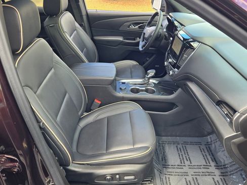 Used 2023 Chevrolet Traverse Premier FWD image 7