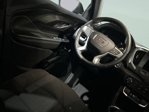 Used 2024 GMC Terrain SLE image 34