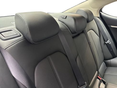 Used 2025 Genesis G70 2.5T RWD image 40