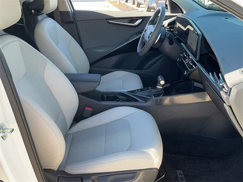 Certified 2025 Kia Niro EX Touring image 16