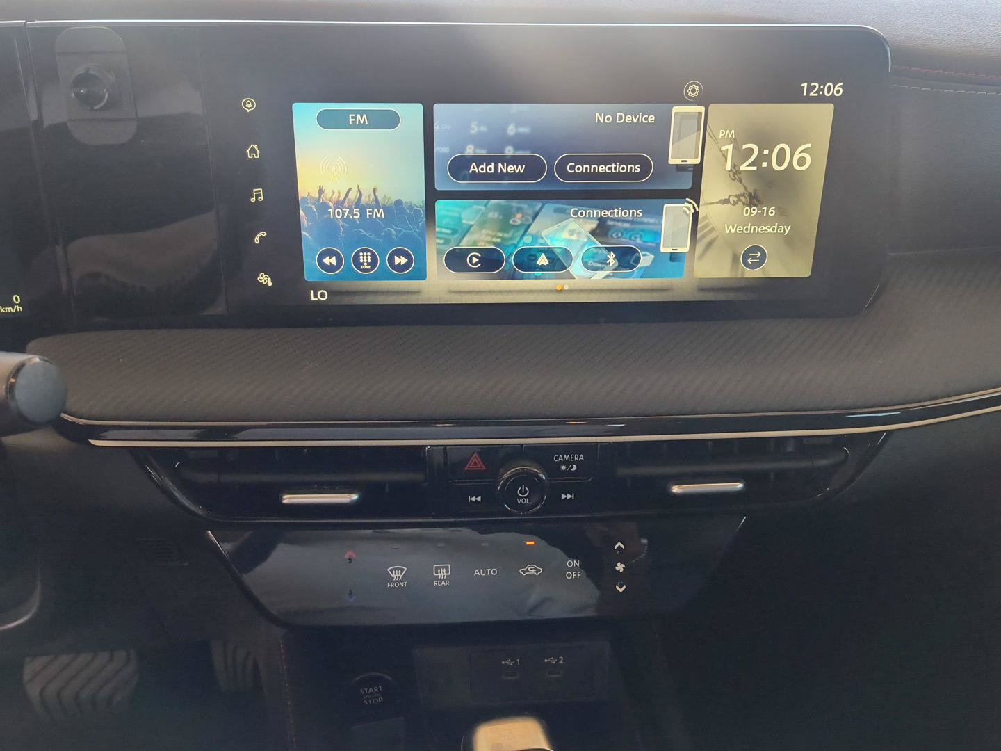 Used 2025 Nissan Kicks SR FWD image 25