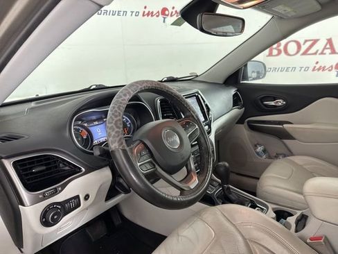 Used 2019 Jeep Cherokee Limited image 12