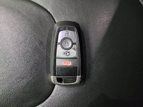 Used 2018 Ford Edge Titanium FWD image 32