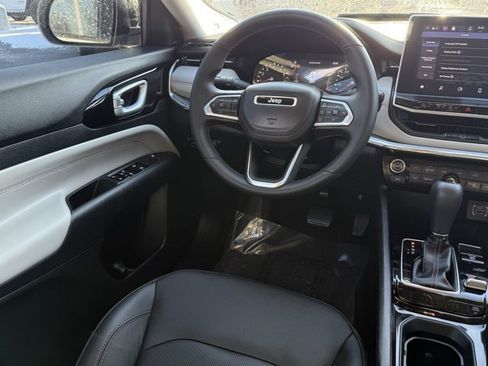 Certified 2022 Jeep Compass Limited image 11