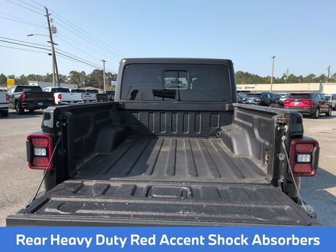 Certified 2022 Jeep Gladiator Willys image 32